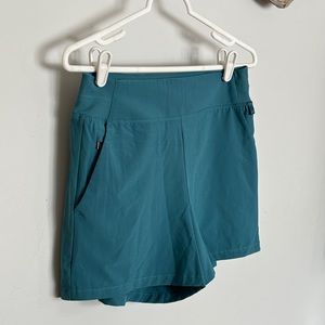 ATHLETA BROOKLYN SHORT - Women’s Size 6